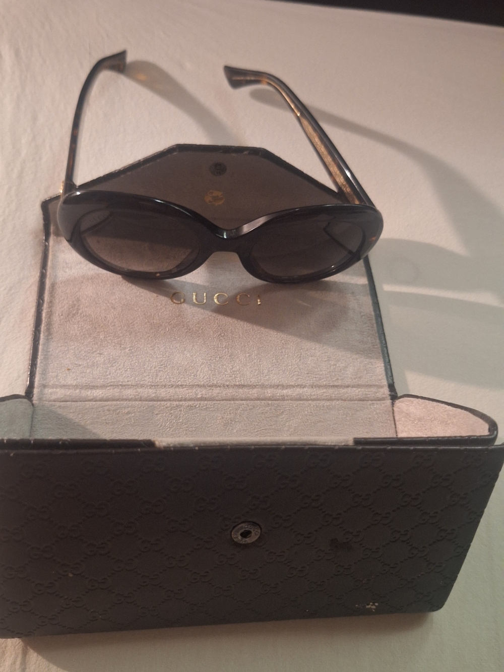 Vintage Gucci GG2400/N/S Tortoiseshell Oval Sunglasses Gold GG Made in Italy